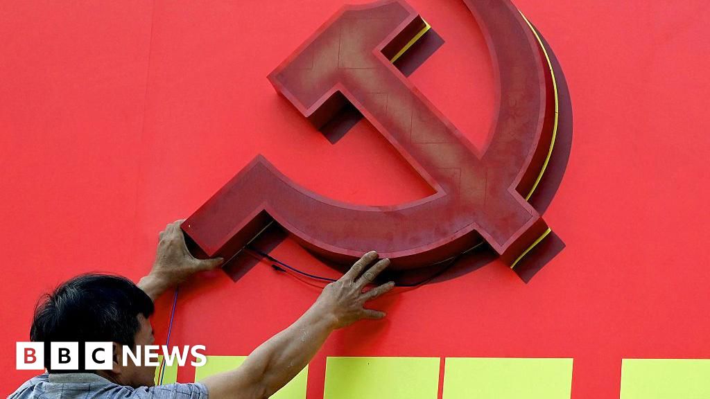 З'їзд комуністичної партії збирається для обрання нових керівників