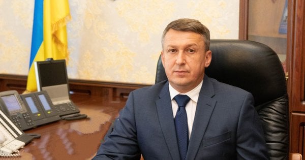 Колишнього керівника прокуратури Прикарпаття затримали за регулярне отримання хабарів