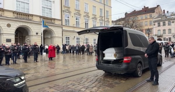 Львів провів в останній путь поліцейську Вікторію Шпильку, яка загинула під час теракту
