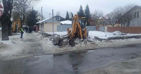 У Львові демонтували огорожу, яку захопив магазин-кафе Левандівський газда
