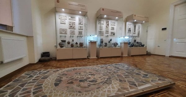 У Львові вперше в Україні реконструювали керамічну мозаїку зі справжніх плиток XII століття – фото