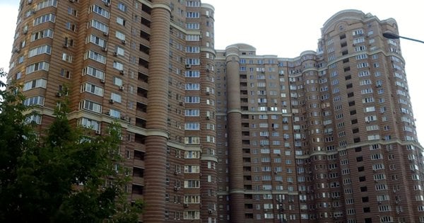 Близькі затриманого співробітника СБУ Ігоря Бріки володіють розкішною нерухомістю в Києві.