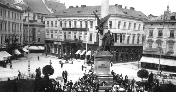 Історія будівель на площі Міцкевича у Львові: що розташовувалося замість хмарочоса Шпрехера і поряд з ним