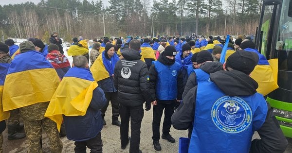 На Львівщину повернулися 11 звільнених з полону військових: перелік