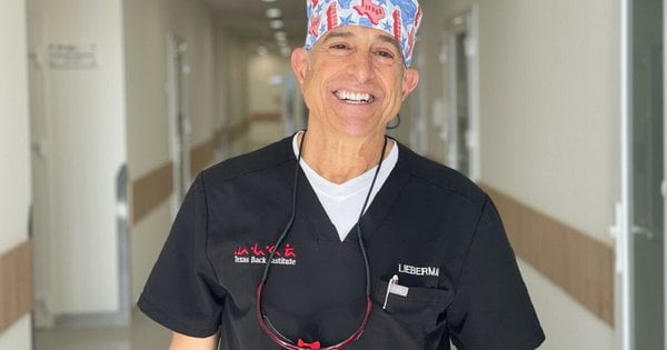 У Львові дітей зі складними викривленнями хребта оперує провідний спінальний хірург міжнародного рівня