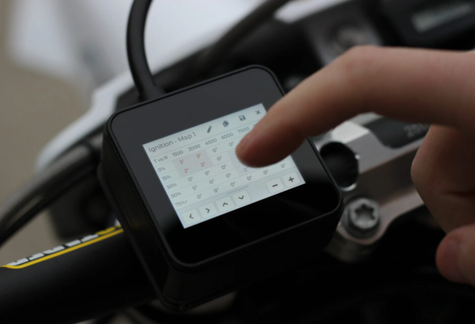 Close-up of a touchscreen map on a bike computer with a finger pointing/pressing, showing Ignition – Map 1 and grid data on screen. Як видаляти екологію у дизельних автомобілях правильно?