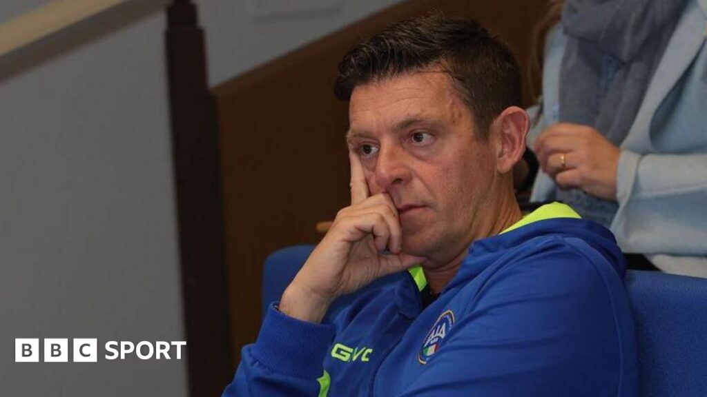 Керівник італійських арбітрів Джанлука Роккі тимчасово припиняє роботу через обвинувачення.