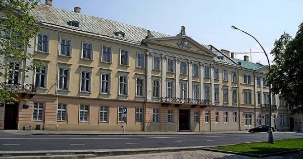 Львівська облрада оштрафована на 170 тис. грн через пластикові двері: висновок комісії ЛМР