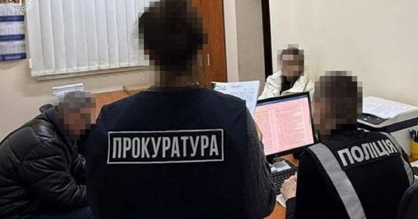 На Львівщині шістьох осіб, які отримали фейкові довідки про інвалідність, змусили повернути гроші.