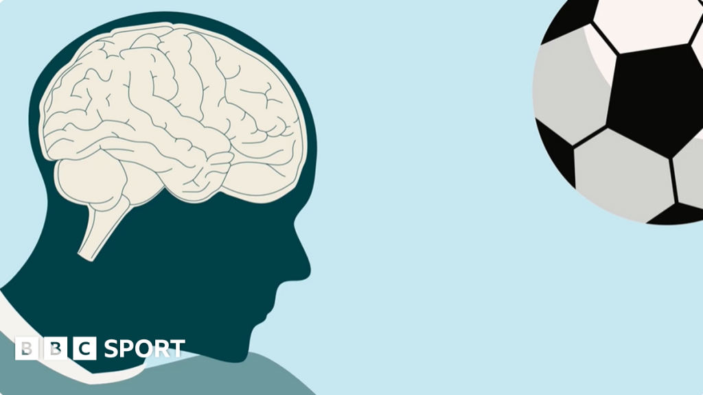 Вчені пропонують створити футбольні м’ячі, які зменшують травматизм від ударів головою.