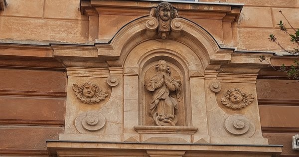 Хто представлений на львівських фасадах: значення скульптур і місця для огляду – фото