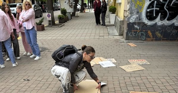 Протест у Івано-Франківську: напад чоловіків на учасниць та вилучення плакатів – фото