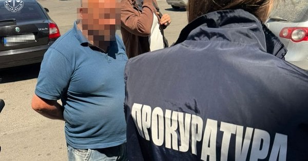Колишнього депутата і його сина взяли під варту за організацію нелегального переправлення ухилянтів на Львівщині