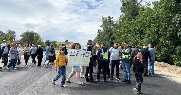 Дорога Тернопіль - Львів - Рава-Руська – жителі села Гряда заблокували рух