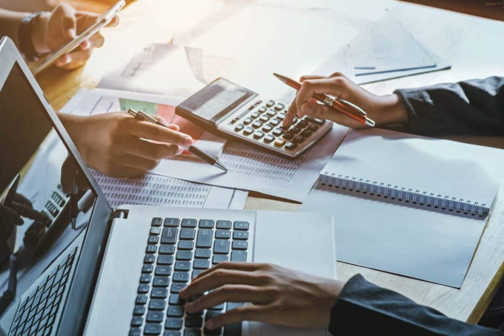 teamwork-business-woman-accounting-concept-financial-office ‣ Українські новини teamwork-business-woman-accounting-concept-financial-office.jpg Як перевірити підписки та скоротити щомісячні витрати