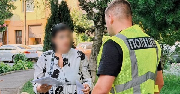 Жінка з Київщини, яка народила сина, продала його за 20 тисяч доларів і була затримана біля пологового будинку у Франківську.