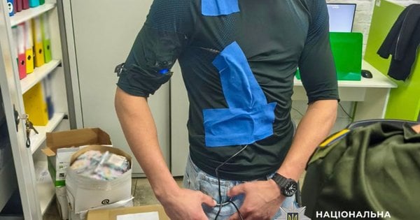 Брати-близнюки з Рівненщини продавали допомогу з іспитами з водіння за 3 тисячі доларів.