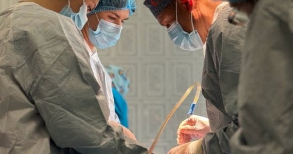 Львівські гінекологи провели операцію з видалення великої кістоми яєчника у 60-річної пацієнтки