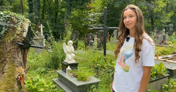 Некрополь Старого Знесіння - Люсина Поврозник очищує занедбані могили у Львові: відео