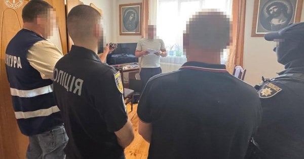 У Львівській області прийомного батька звинувачують у насильницьких діях щодо вихованки