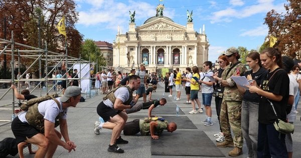 У Львові встановили рекорд з масового виконання кросфіт-комплексу Murph: фото