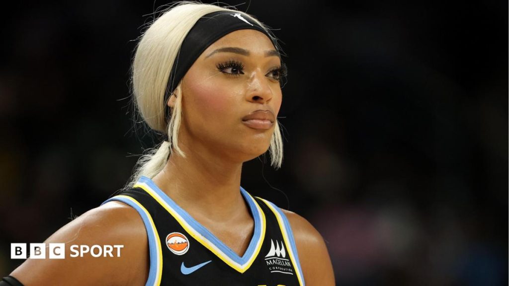 WNBA: ДіЖонаї Керрінгтон радить критикам "зробити дослідження" щодо допису про "білу привілею"