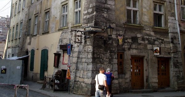 Житловий будинок на Федоровича, 20 у Львові: власник помешкання почав незаконне будівництво