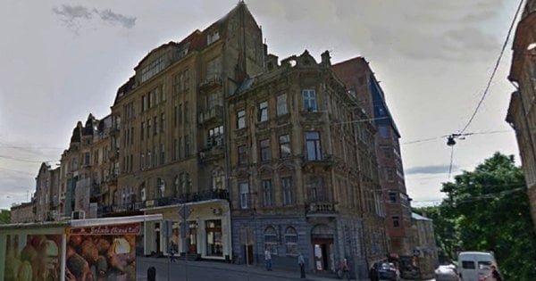 Житловий будинок на вулиці Хмельницького, 15 у Львові: суд зобов’язав власника квартири відновити історичну пам’ятку