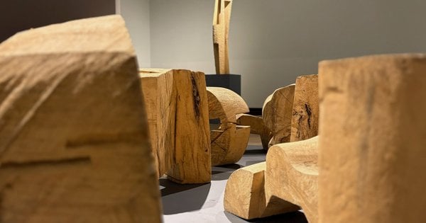 Олег Капустяк презентував свої твори різних періодів на виставці "Нащадок героїв" у Львові – огляд з фото
