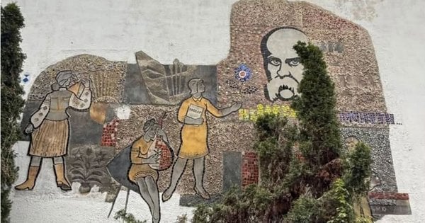  перепишіть цю назву іншими словами: Мозаїки Миколи Кристопчука 1960-х років у Львові зарахують до культурної спадщини: фото Вкажи лише один варіант назви, без додаткових пропозицій та видали назву сайту 