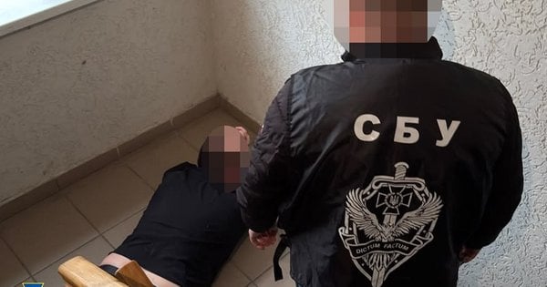 СБУ у Львові затримала дилера, який продавав великі обсяги кокаїну.