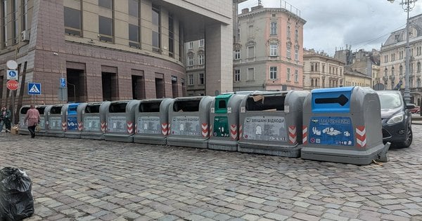 Список магазинів і кафе в центрі міста