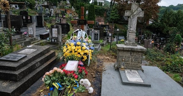 У Львові відбулося повторне поховання тещі Євгена Коновальця та Андрія Мельника: фото