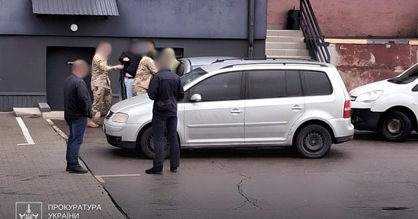 У Рівному військові ТЦК пошкодили автомобіль та нападали на водія: затримано трьох осіб