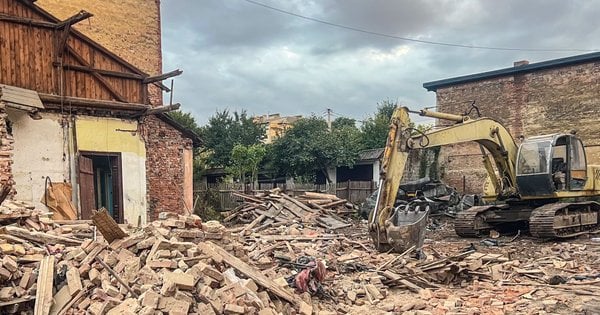 В Івано-Франківську зруйнували будівлю на старовинній вулиці - деталі конфлікту