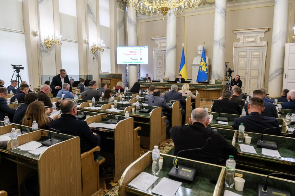 сертифікат на дерев'яному столі з ручкою та колоском пшениці