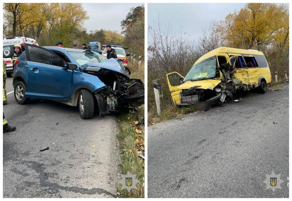 Предметна сцена: порваний ремінь безпеки, ключ від авто і модель автобуса на потрісканому асфальті без людей