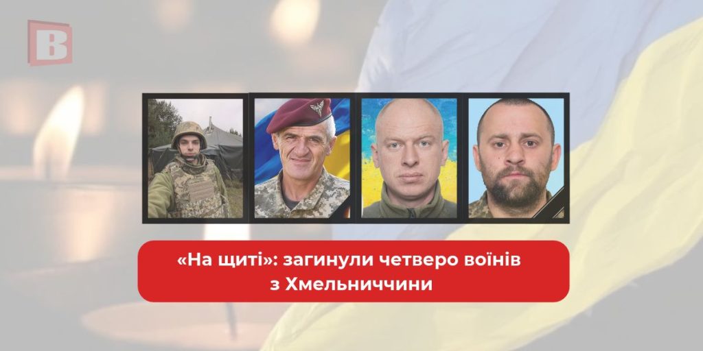 згорнутий державний прапор на дерев'яному столі поруч із солдатськими жетонами та запаленою свічкою