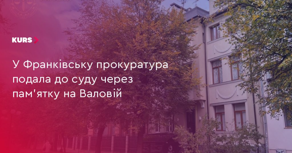 Фасад історичної пам’ятки з ліпниною та карнизами, без людей