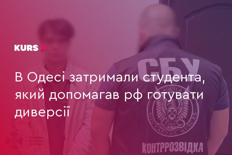 Закрита коробка з доказами, конверт і мобільний телефон на столі, нейтральне світло