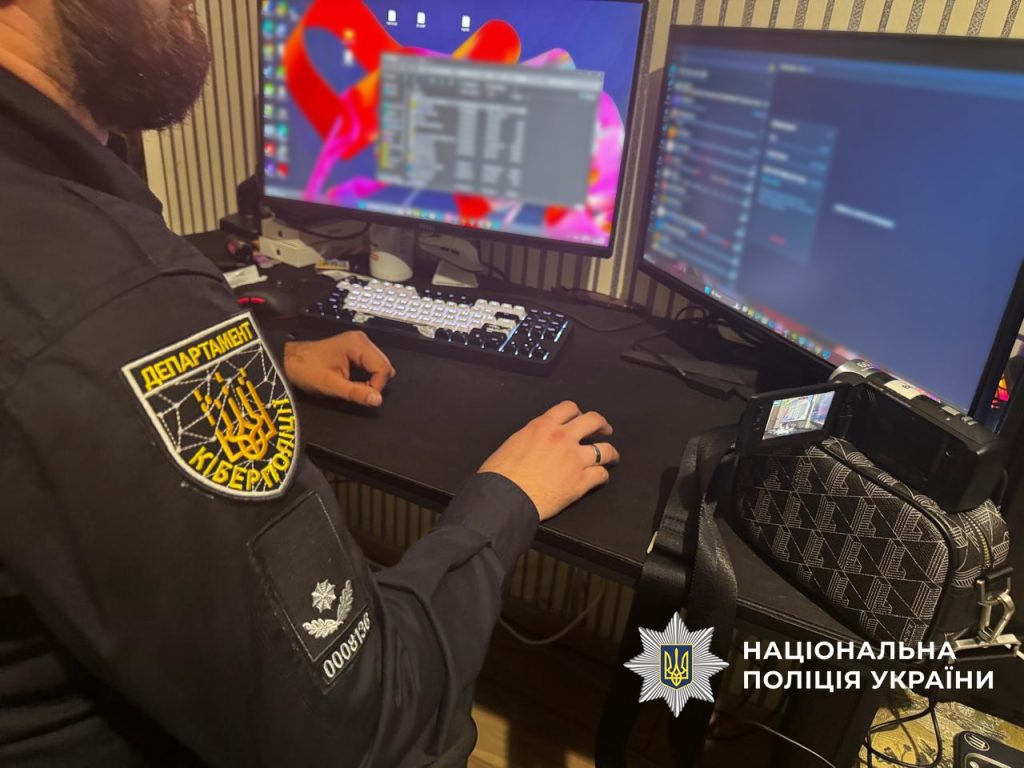 На Львівщині викрили кол-центр, який обкрадав чоловіків через сайти знайомств