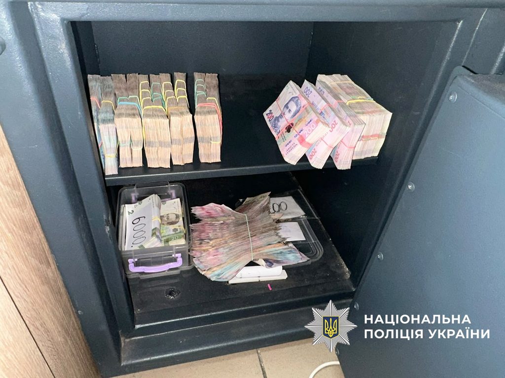 6acf3bce673ab603176860 На Львівщині викрили шахрайський кол-центр у Стрию
