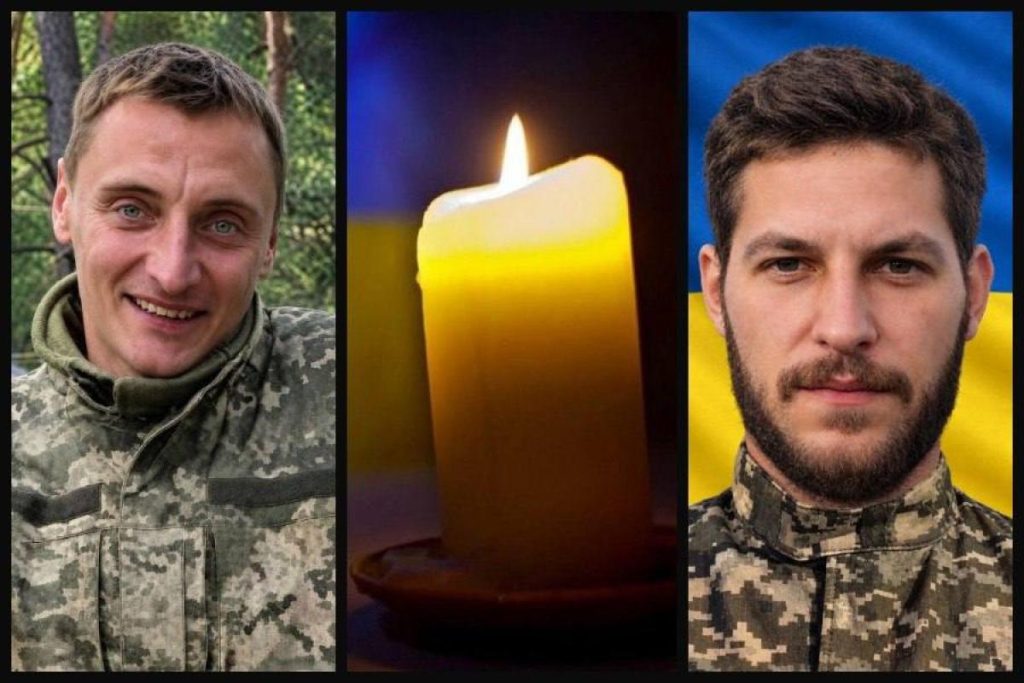 символічна композиція з каскою, складеним прапором і медальйоном на столі