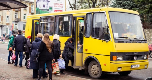 Люди з пільгами в Рівному матимуть необмежений проїзд у транспорті з 1 жовтня: що змінилося