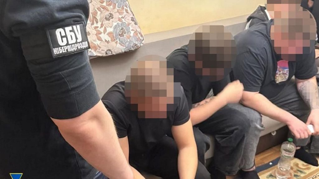 На Львівщині працював шахрайський кол-центр: жертв шукали на сайтах знайомств