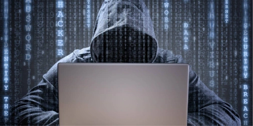 крупний план пошкодженого LED білборда з мерехтливими пікселями і відблисками коду