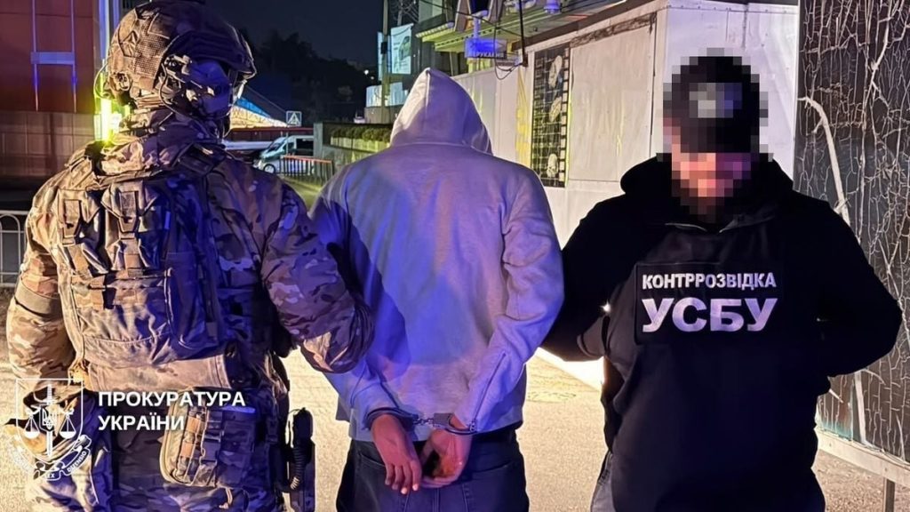 СБУ запобігла вибуху в Рівному: студент підклав бомбу під автобус з військовими