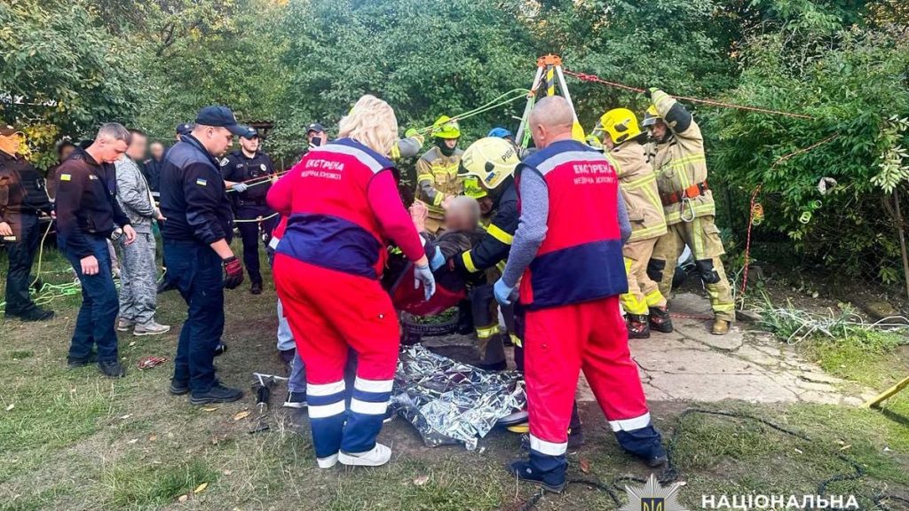 Смертельний випадок на Рівненщині: чоловік загинув, інший постраждав під час очищення колодязя