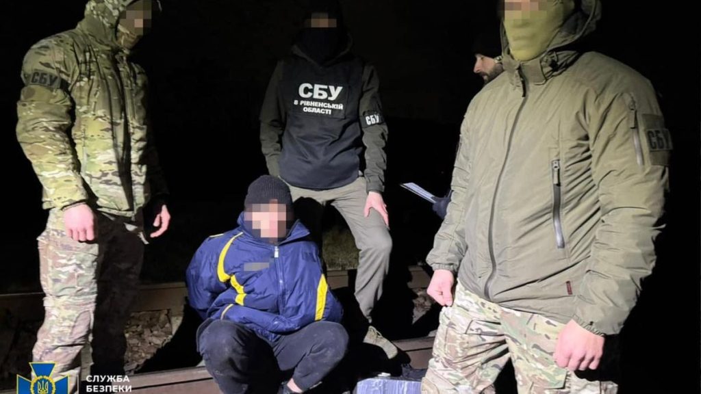 Спостерігав за аеродромом у Стрию і планував підпал у Сарнах: зрадника засудили до 15 років увʼязнення